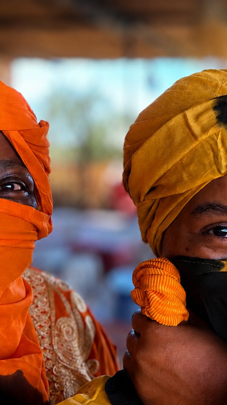 Sandra and Brandi in bright orange and yellow desert turbans